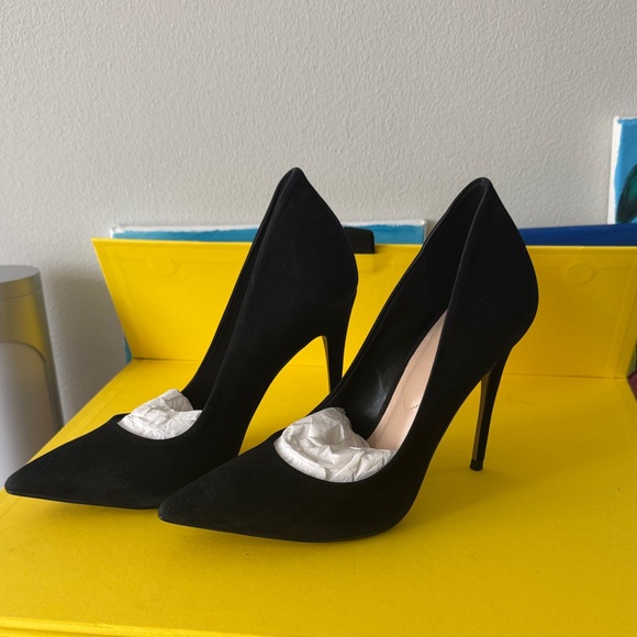 Aldo Classic Black Heels - Picture 1 of 2
